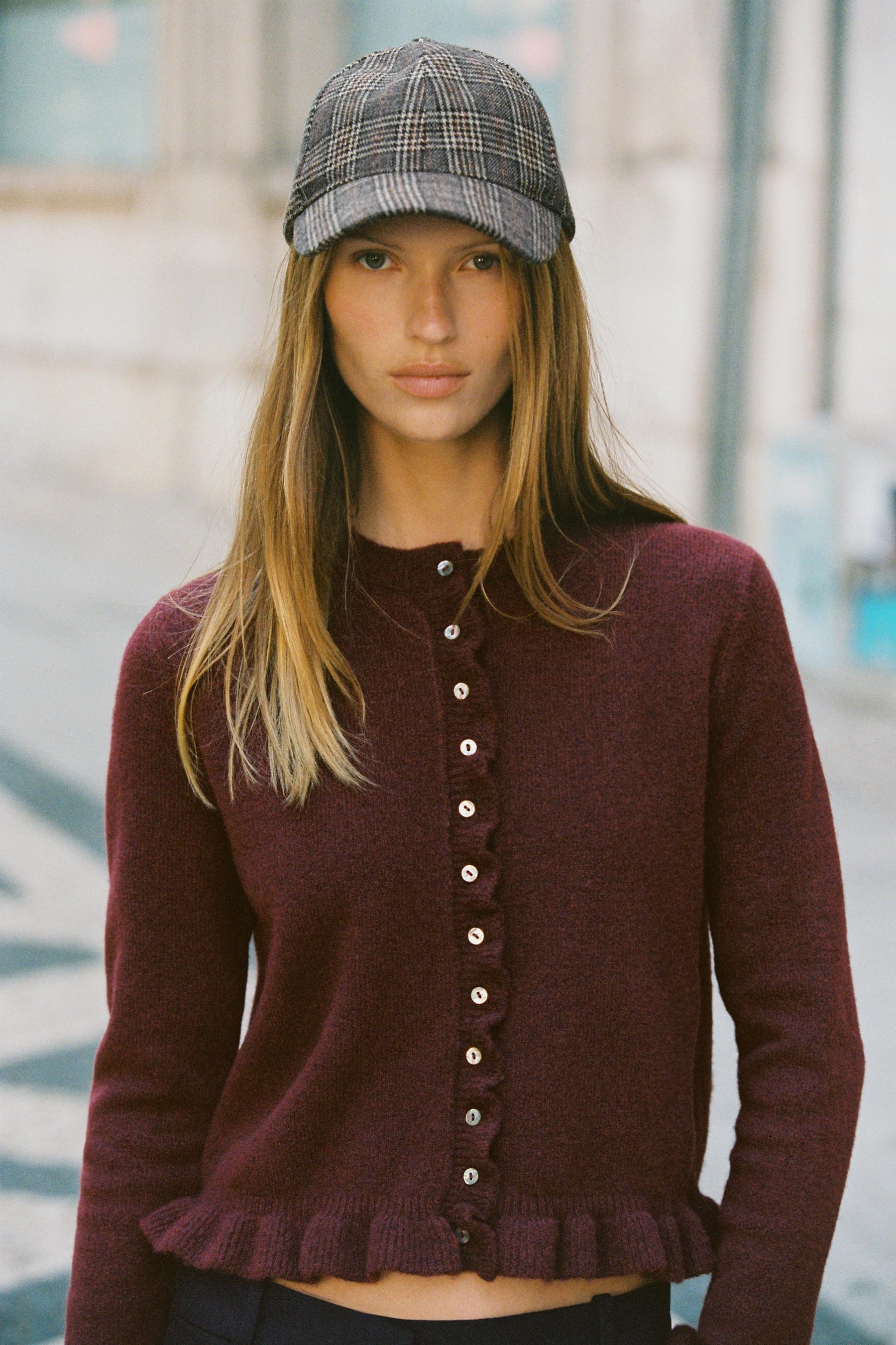 Rüschenstrickjacke