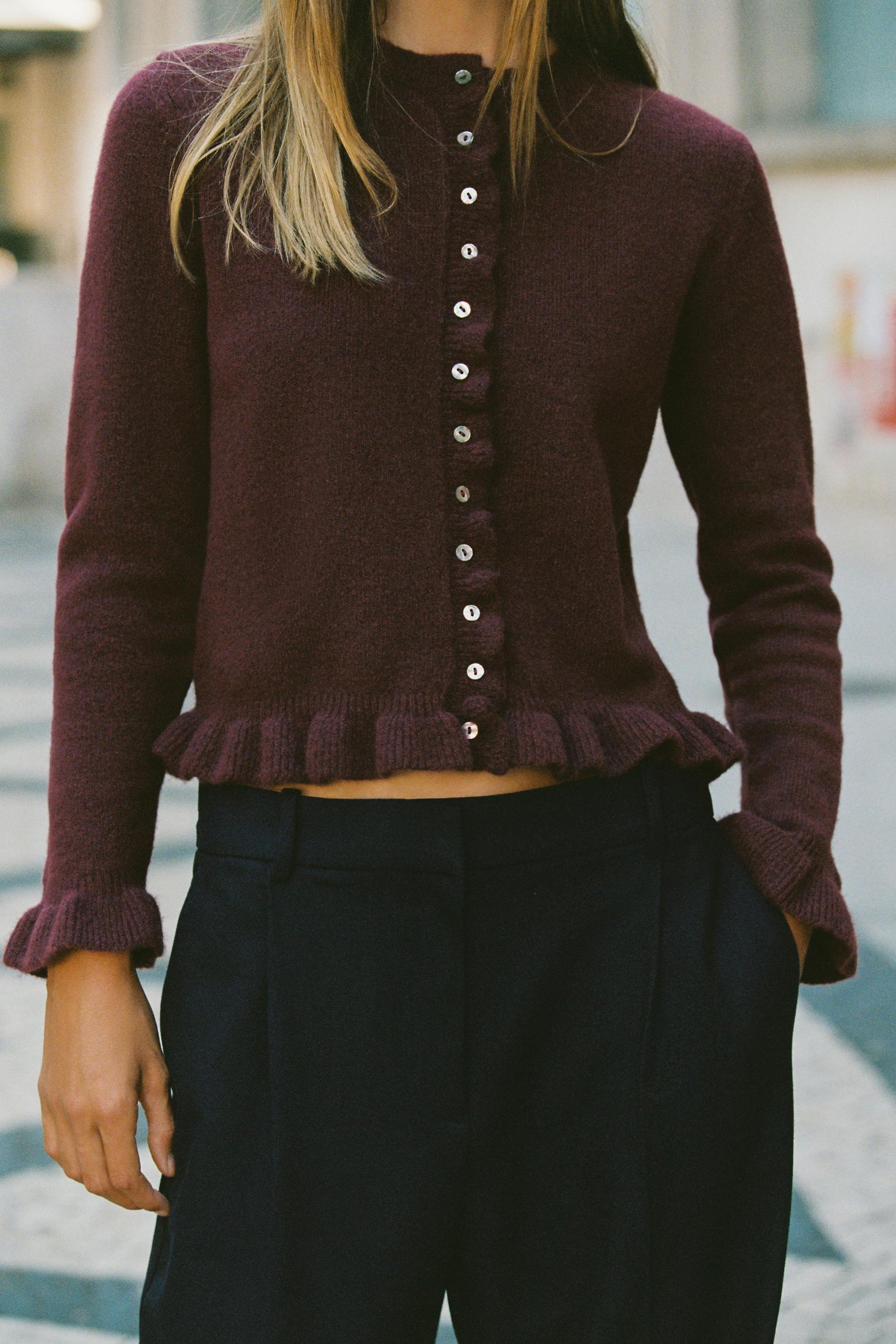 Rüschenstrickjacke