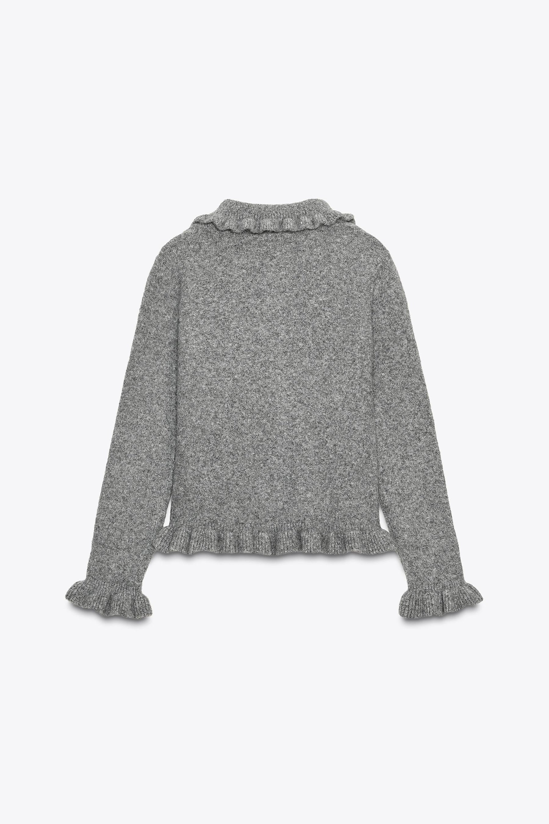 Strickjacke mit Rüschenbesatz