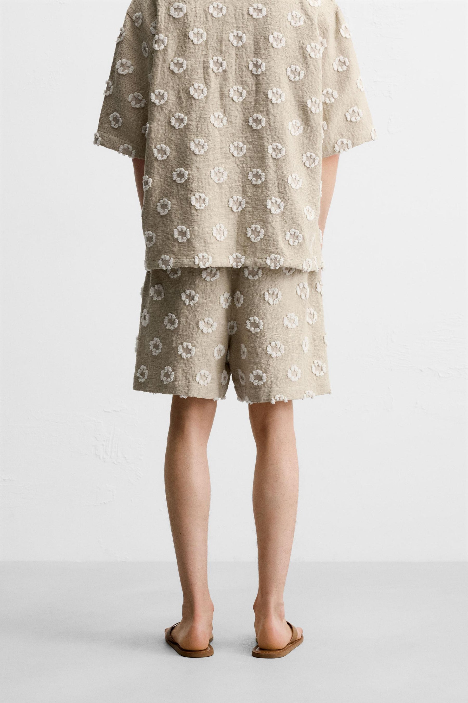JACQUARD TEXTURED BERMUDA SHORTS - Image 3