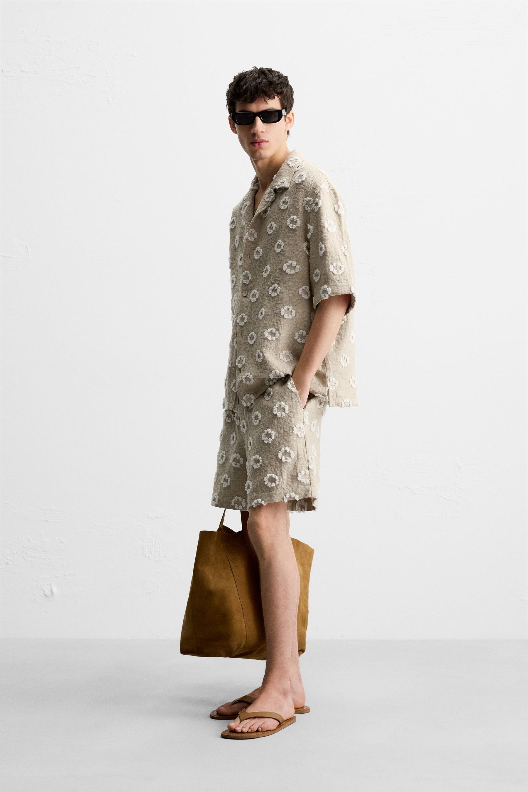 JACQUARD TEXTURED BERMUDA SHORTS - Image 4