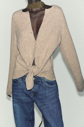 Knoten-Strickjacke