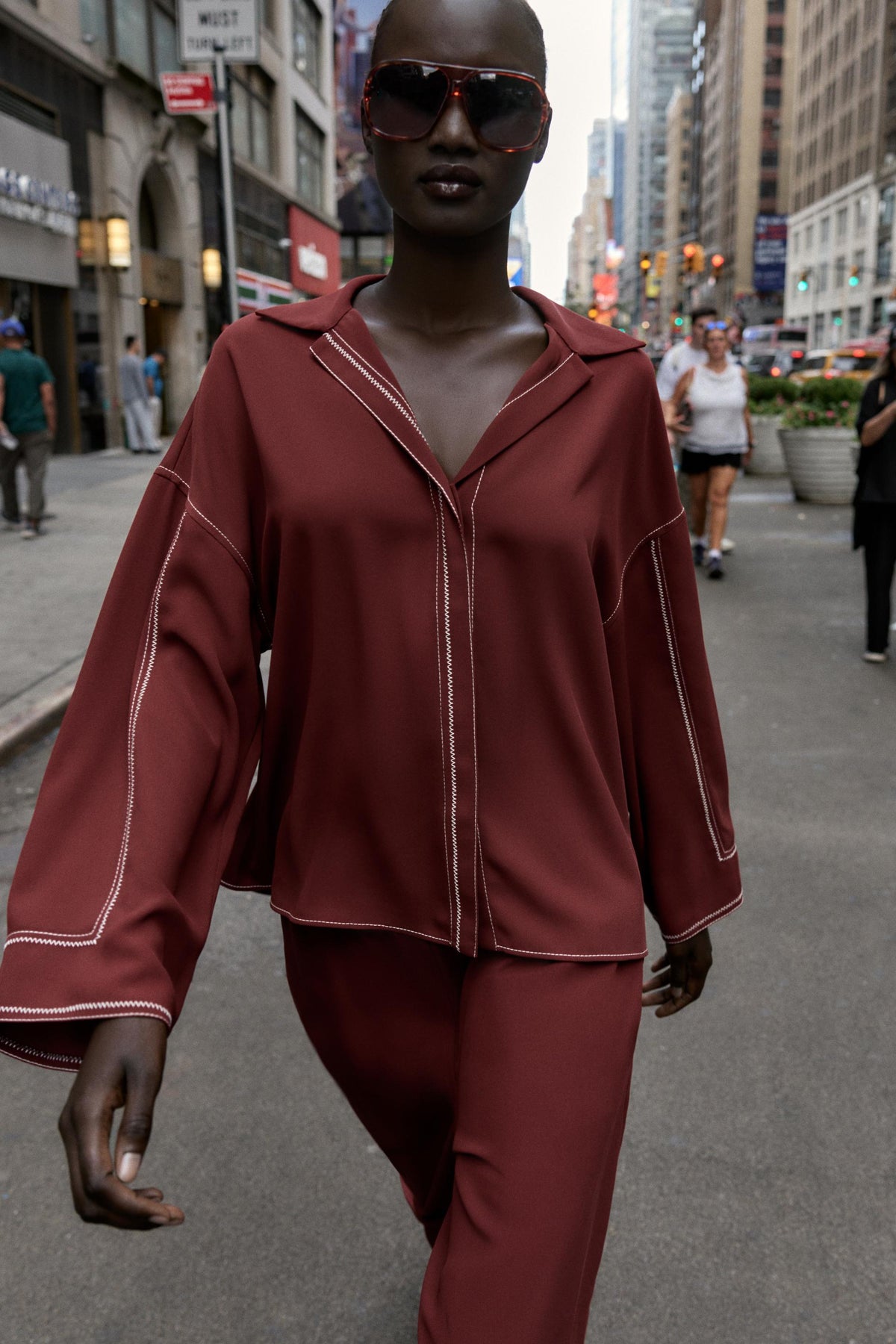 Contrast Topstitched Wide-Leg Trousers