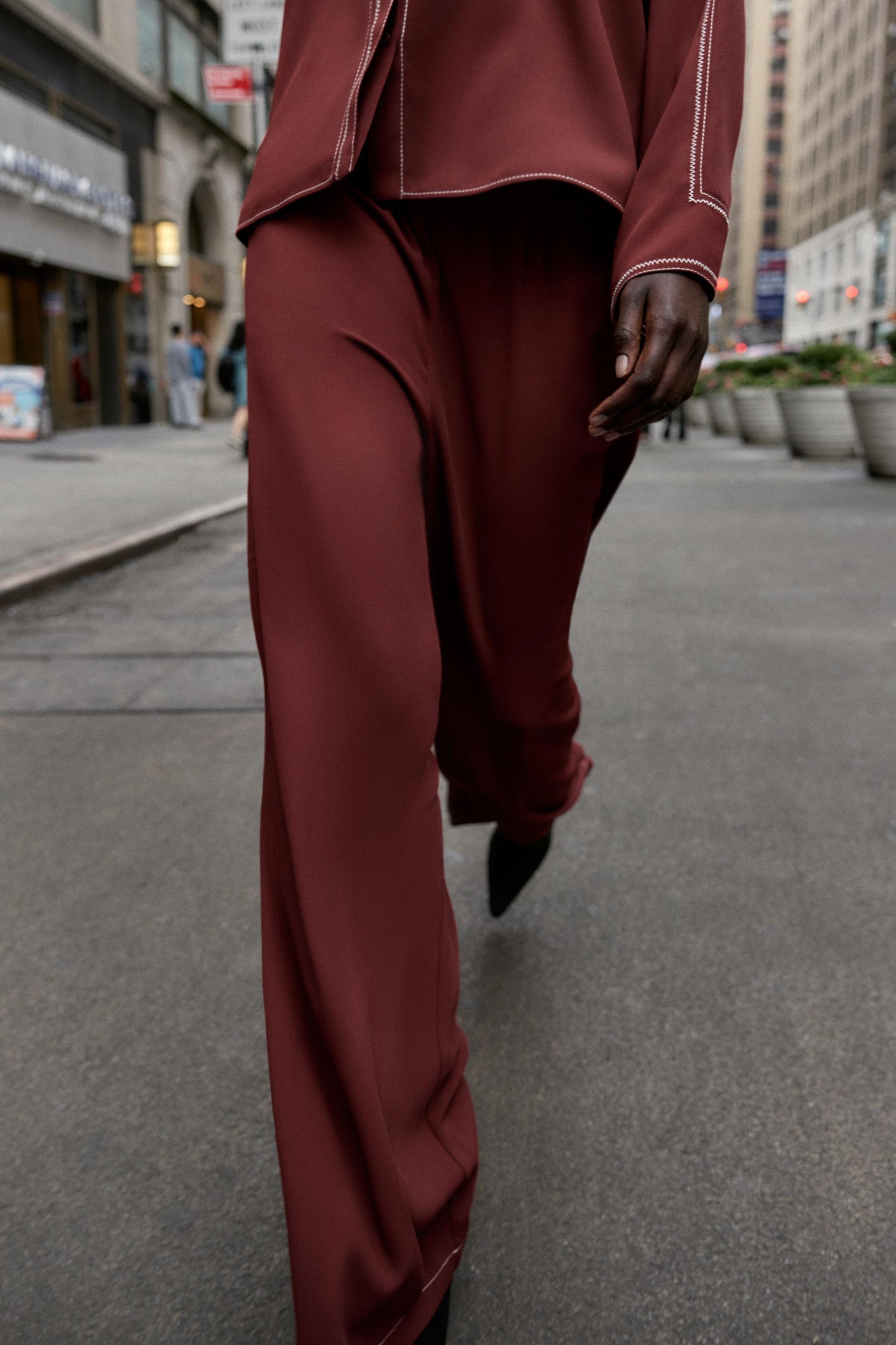 Contrast Topstitched Wide-Leg Trousers