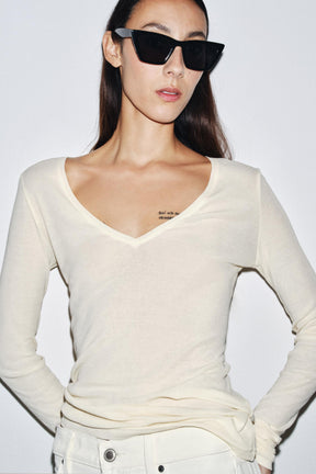 V-Ausschnitt-Shirt