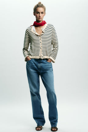 Strickjacke mit Rüschenbesatz