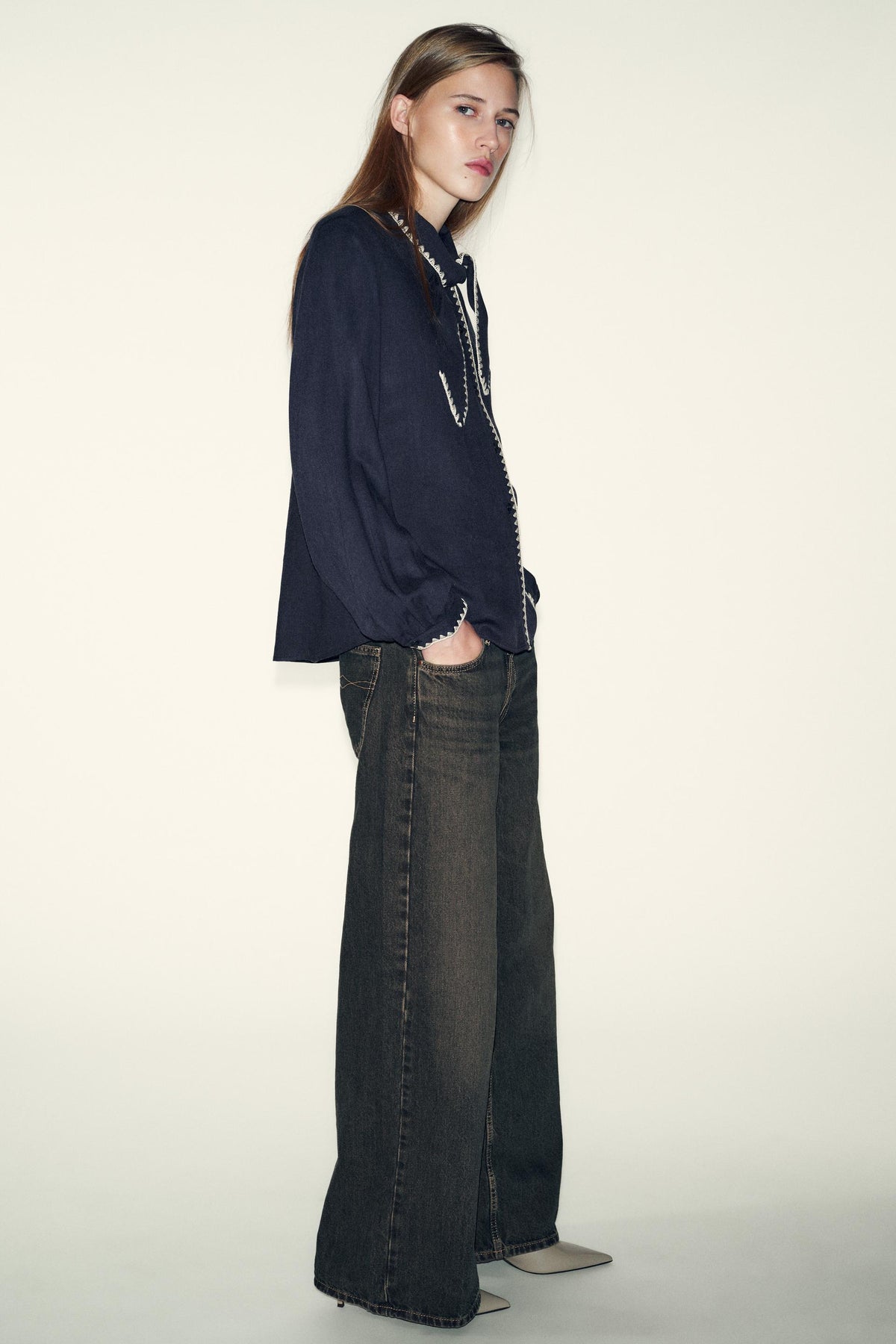 BLOUSE WITH TIE AND