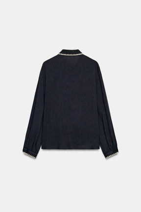 Bluse mit Krawatte und