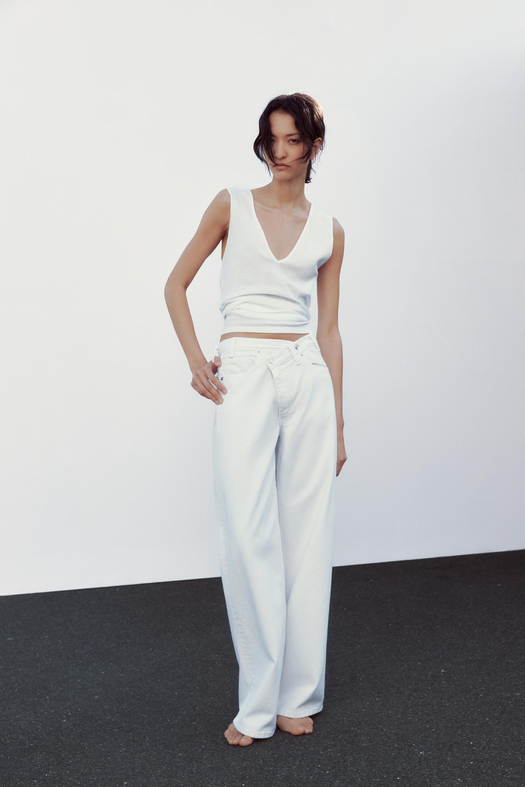 Wide-leg crossover jeans