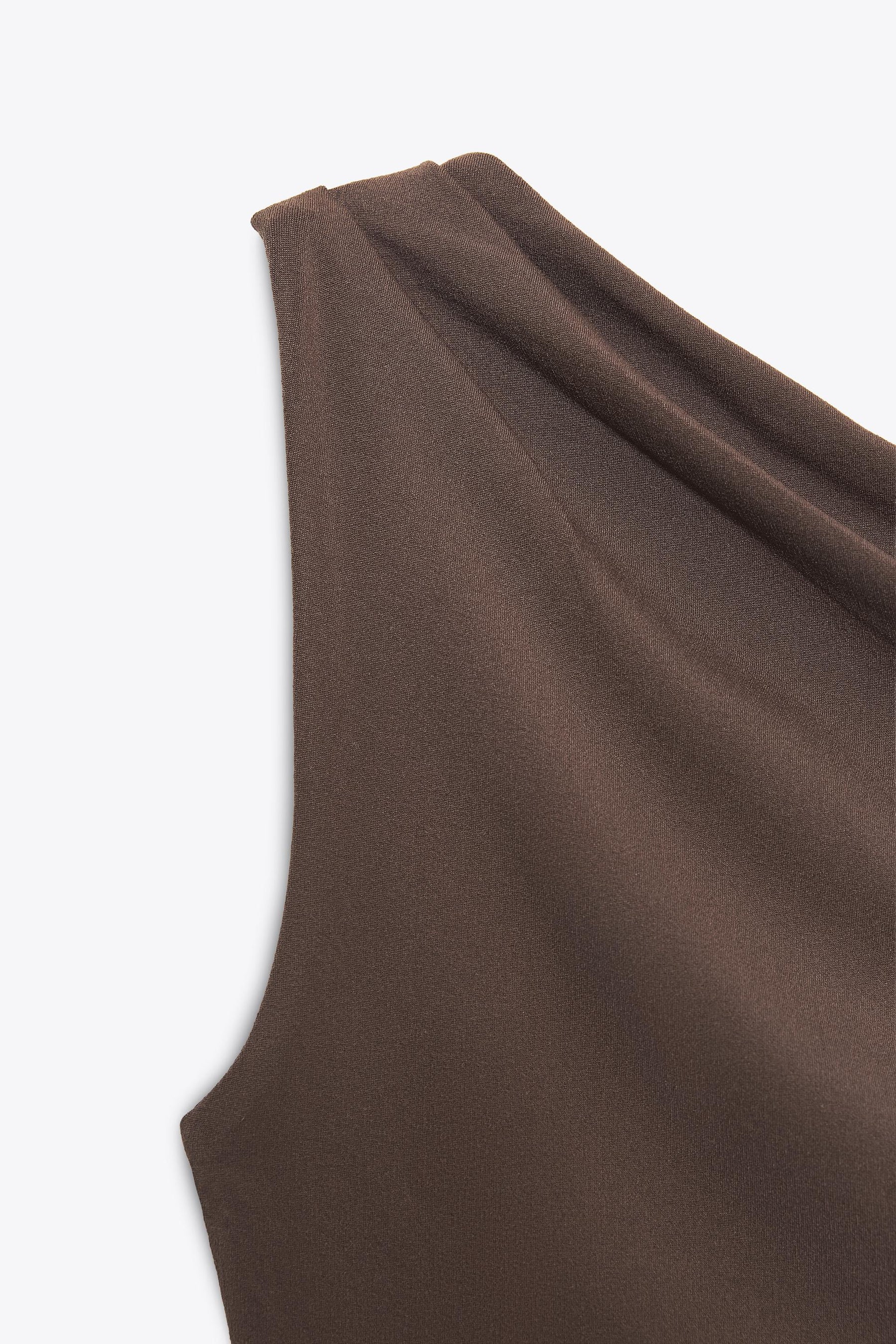Textured Asymmetric Top