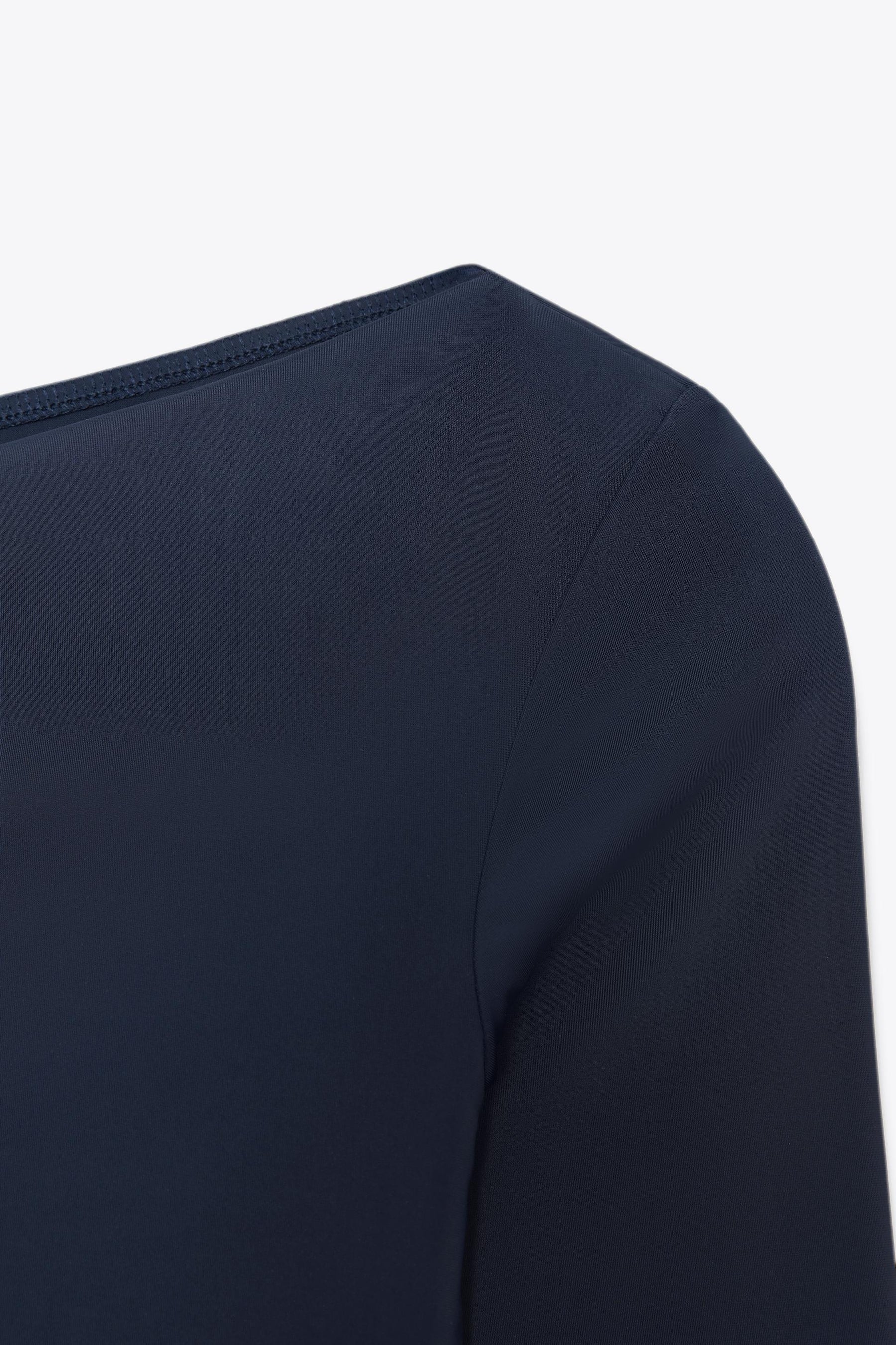 Asymmetrisches Polyamid-T-Shirt