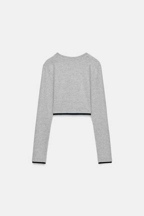 Kurz geschnittenes T-Shirt mit Lagenlook