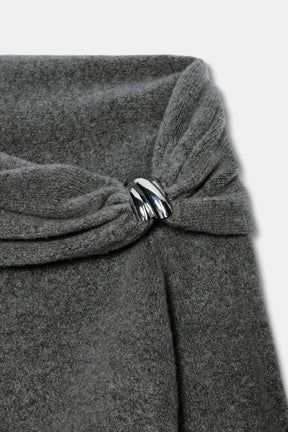 Off-the-shoulder knit jumper