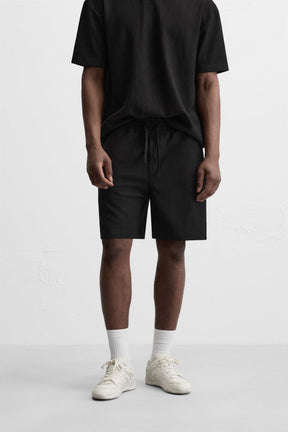 TEXTURED JOGGER BERMUDA SHORTS - Image 2