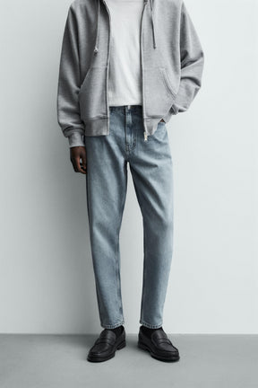 Schmal zulaufende Jeans