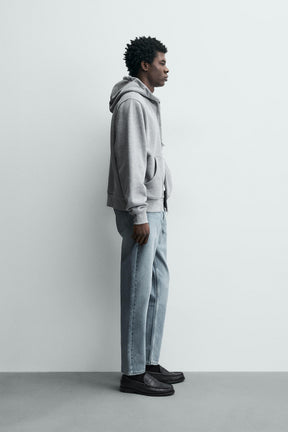 Schmal zulaufende Jeans