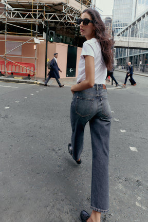 Mom-Jeans mit hohem Bund