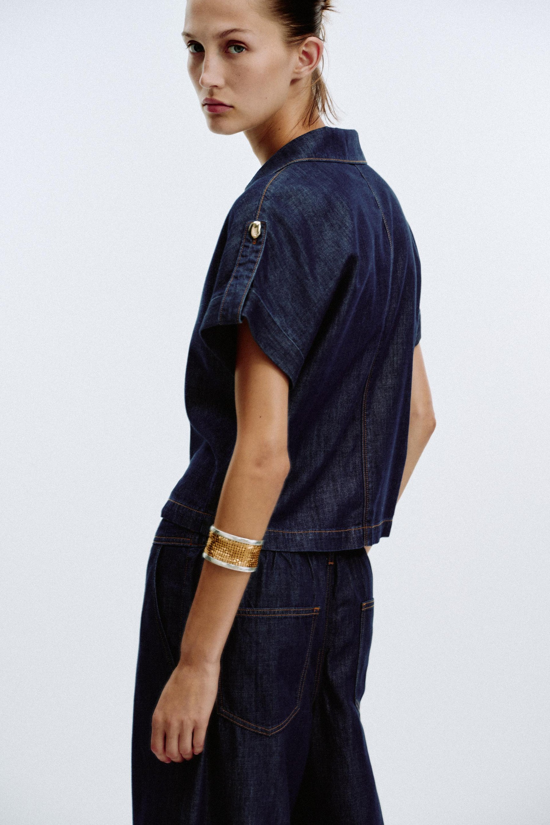 Short sleeve denim shirt
