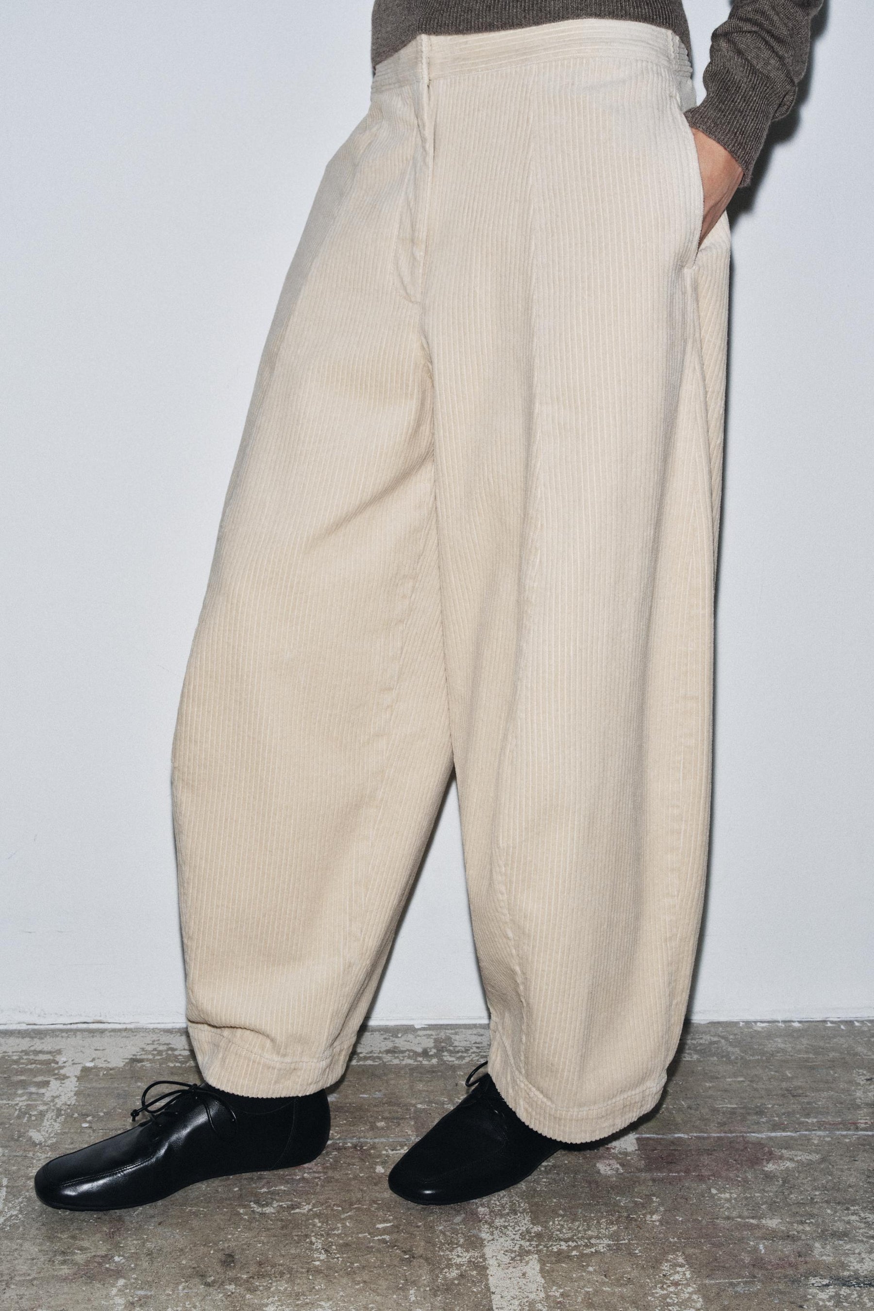 Barrel Corduroy Trousers