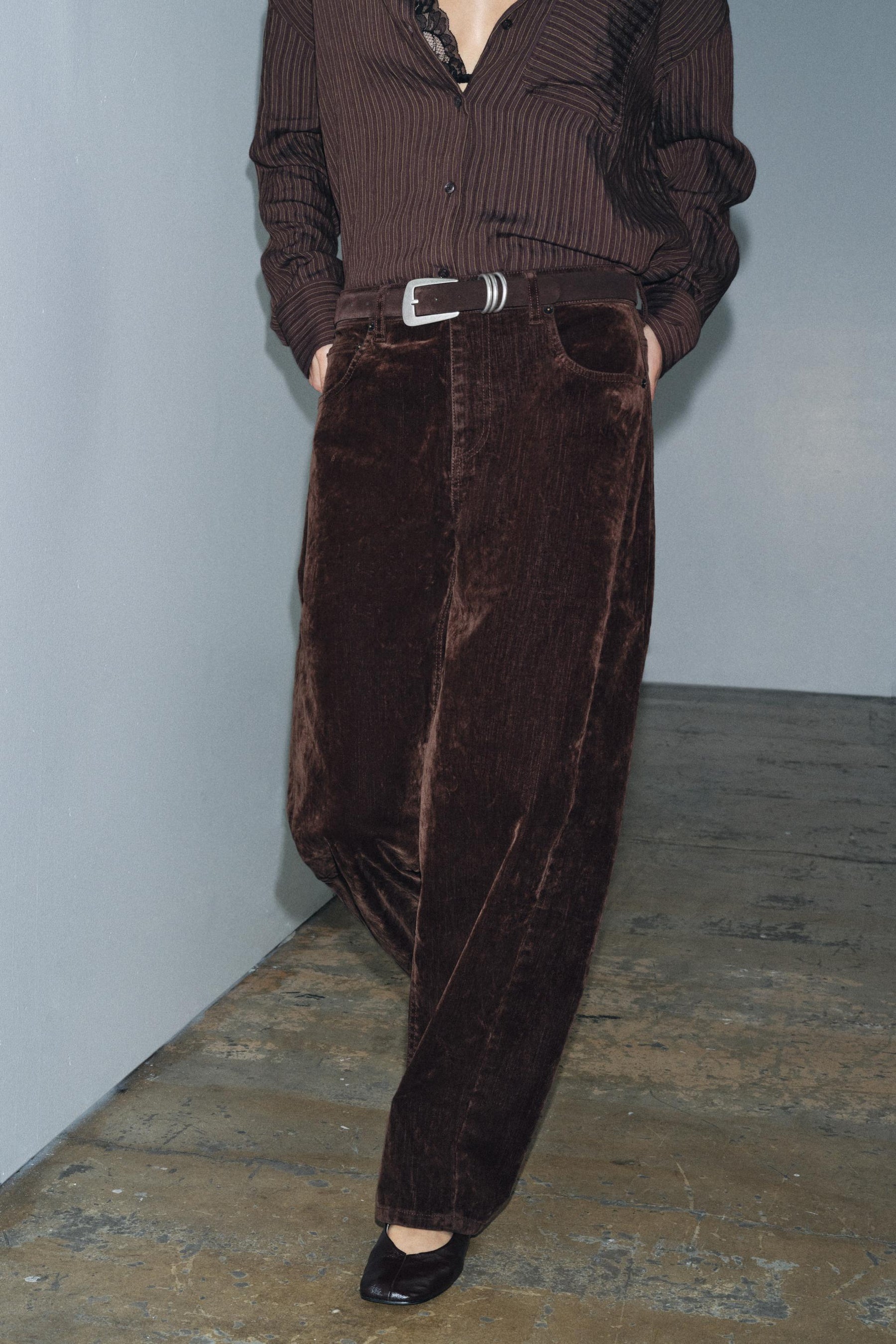 HIGH-WAIST FLOCKED BALLOON JEANS