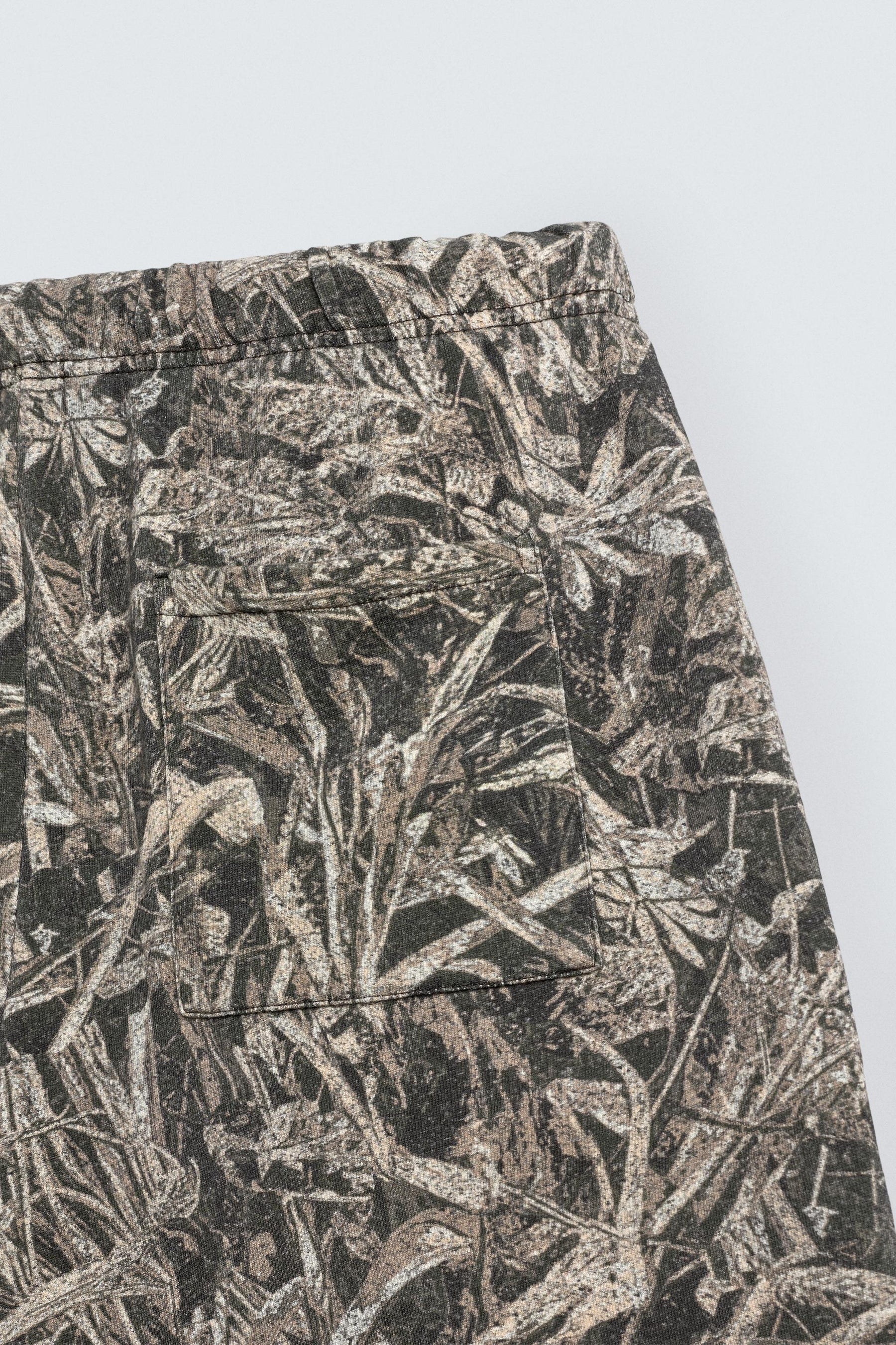 ABSTRACT PRINT BERMUDA SHORTS - Image 9