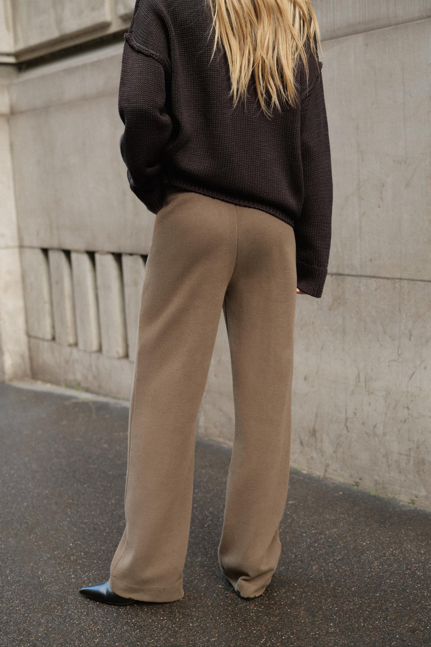 Wide-leg Trousers