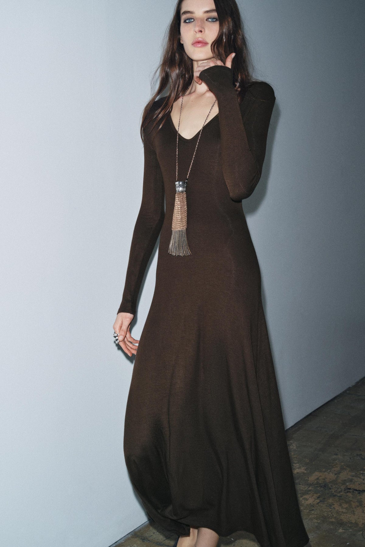 V-NECK DRESS