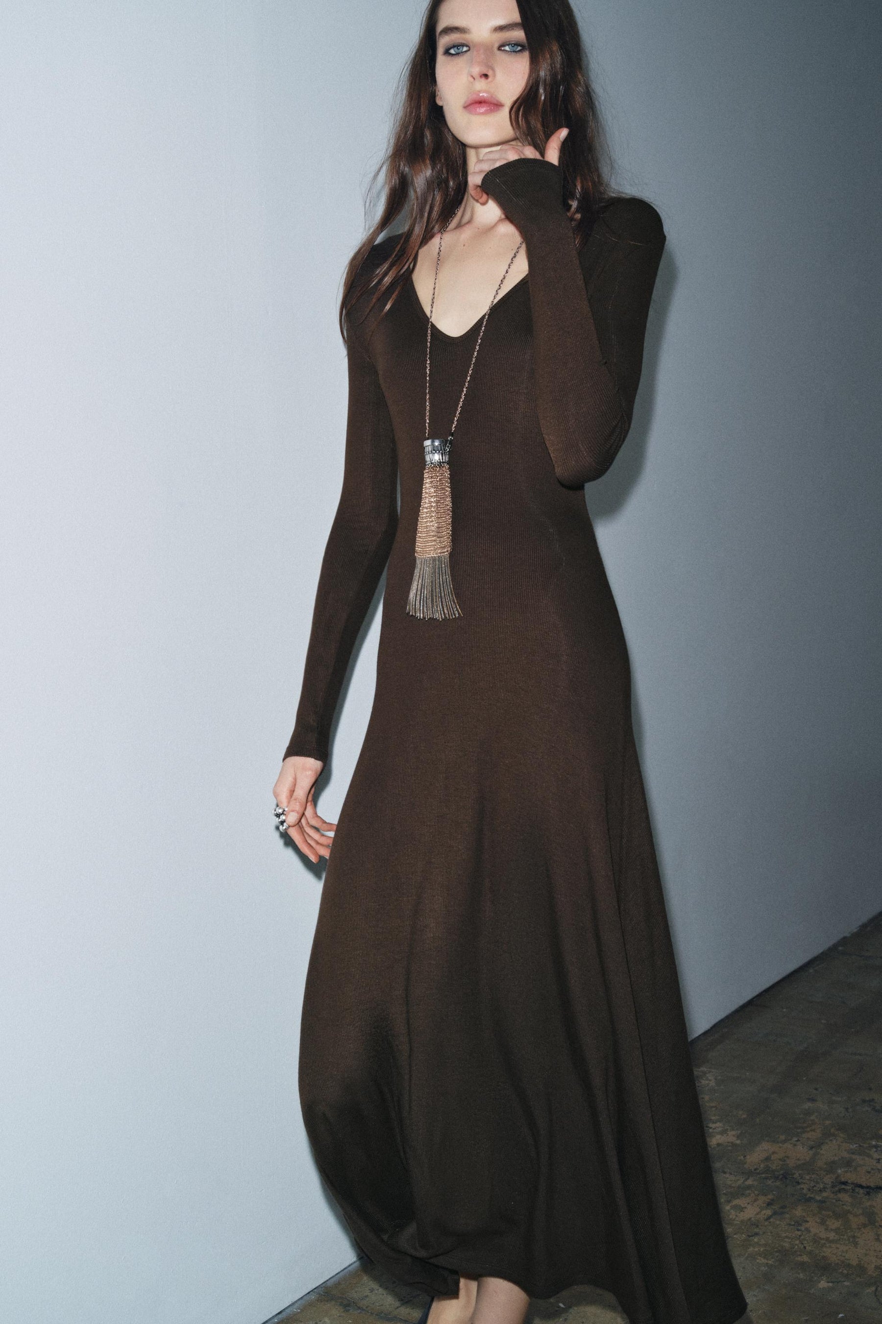 V-NECK DRESS
