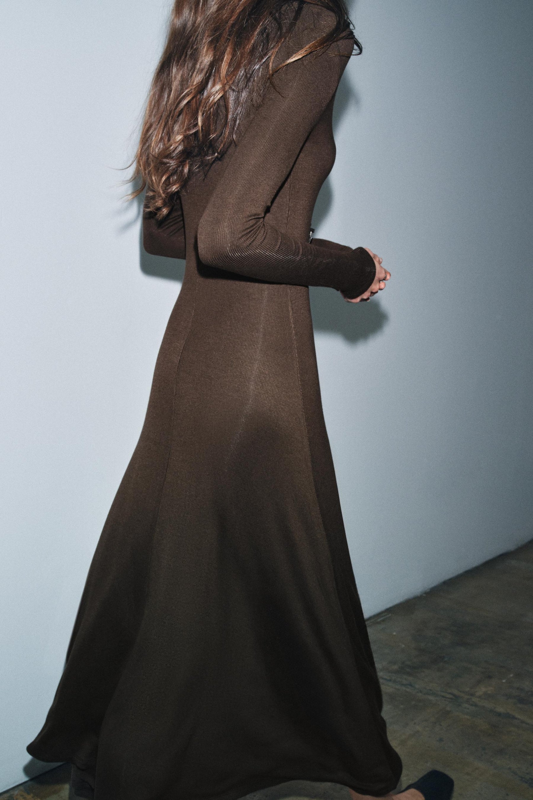 V-NECK DRESS