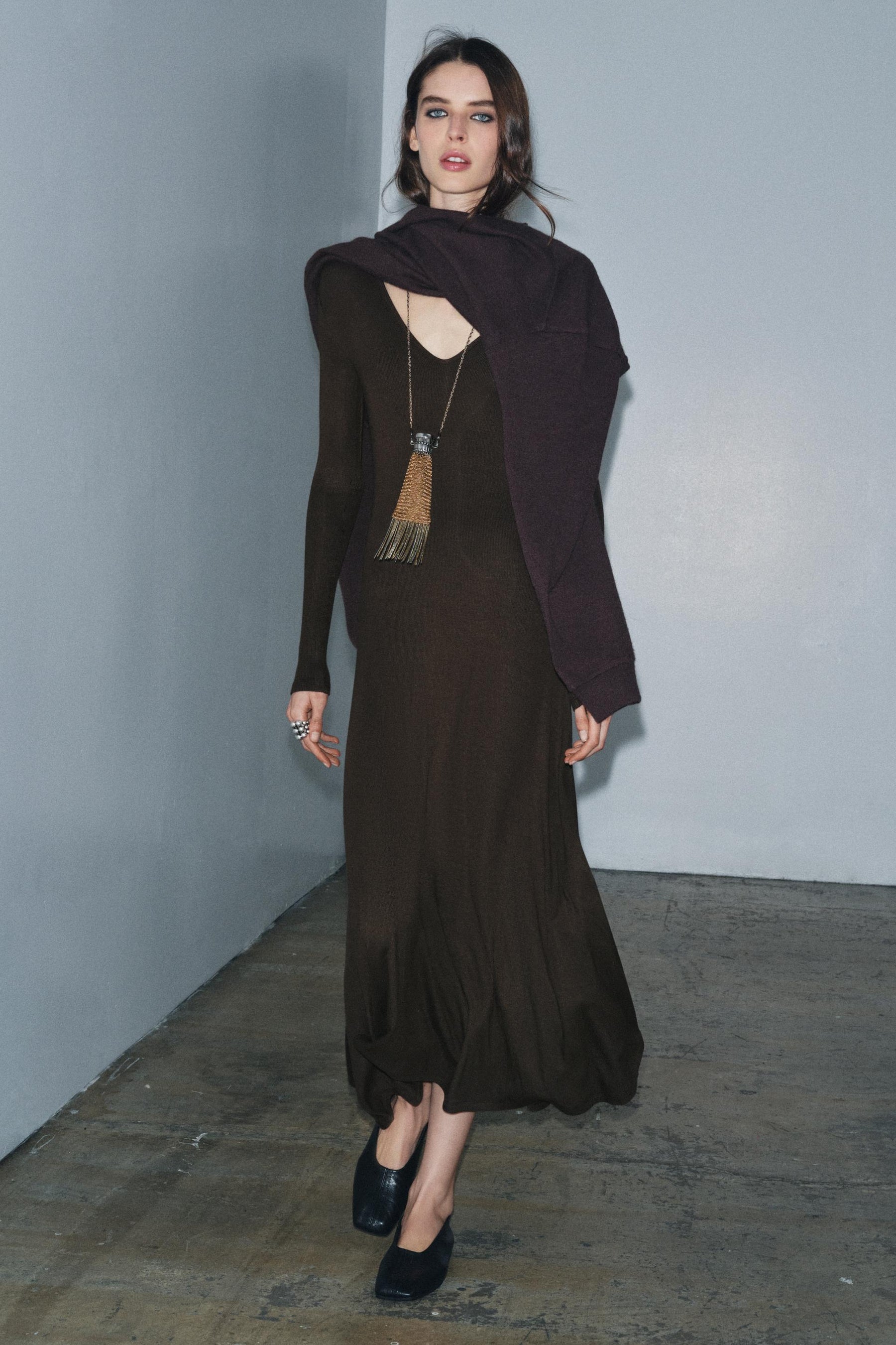 V-NECK DRESS