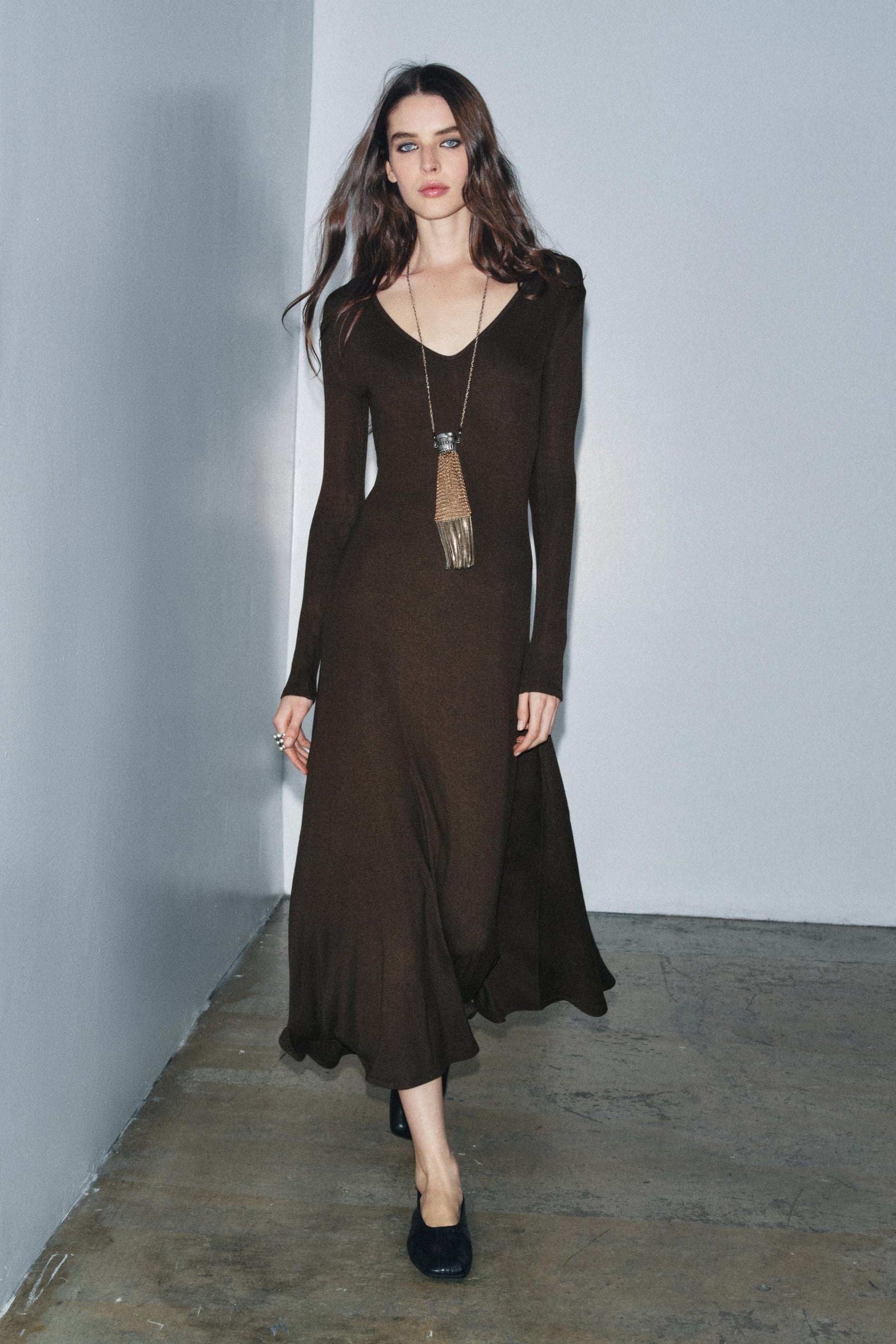 V-NECK DRESS