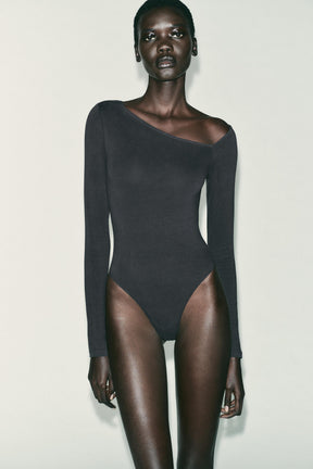 ASYMMETRISCHER LANGARM-Body