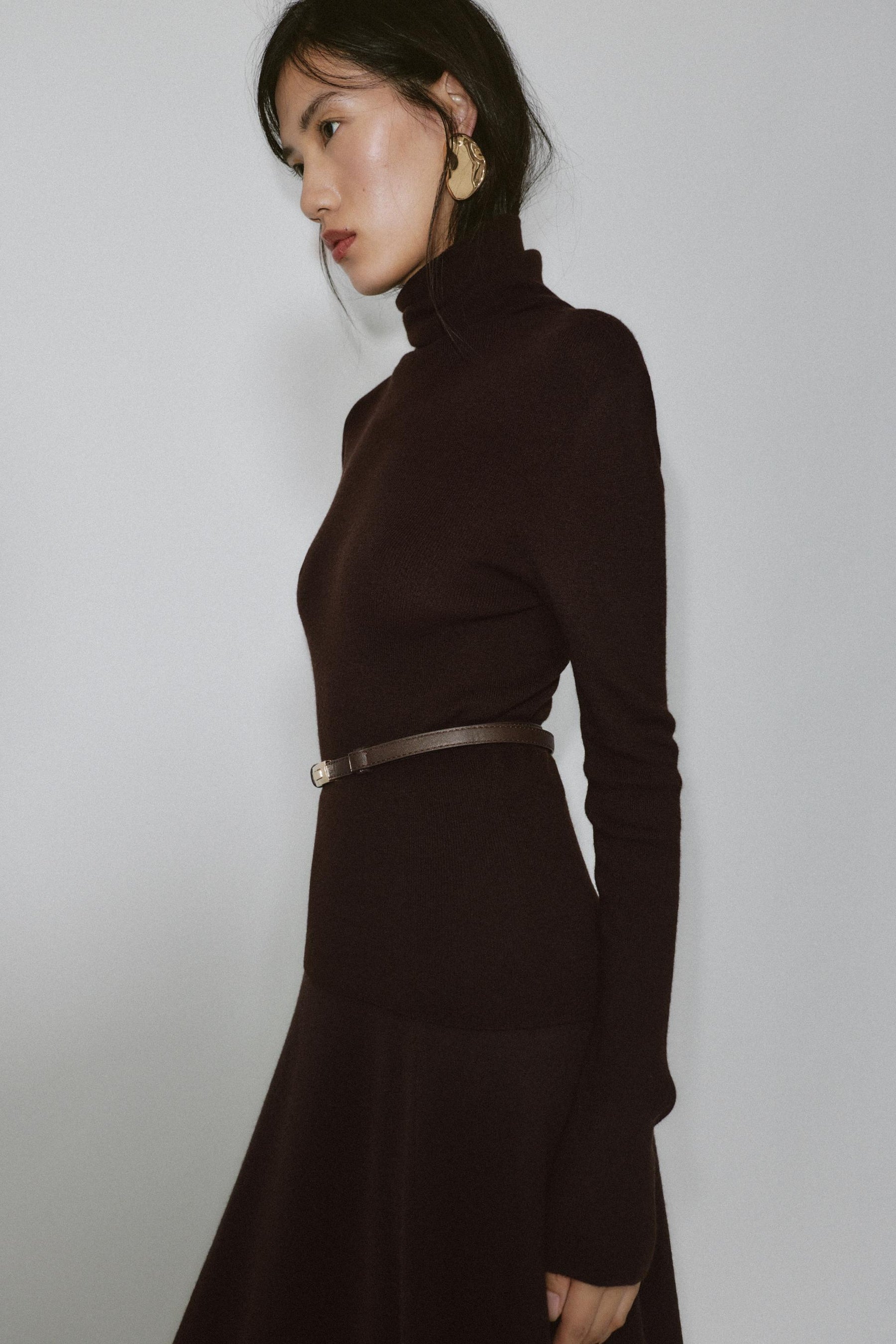 Wollpullover mit hohem Kragen