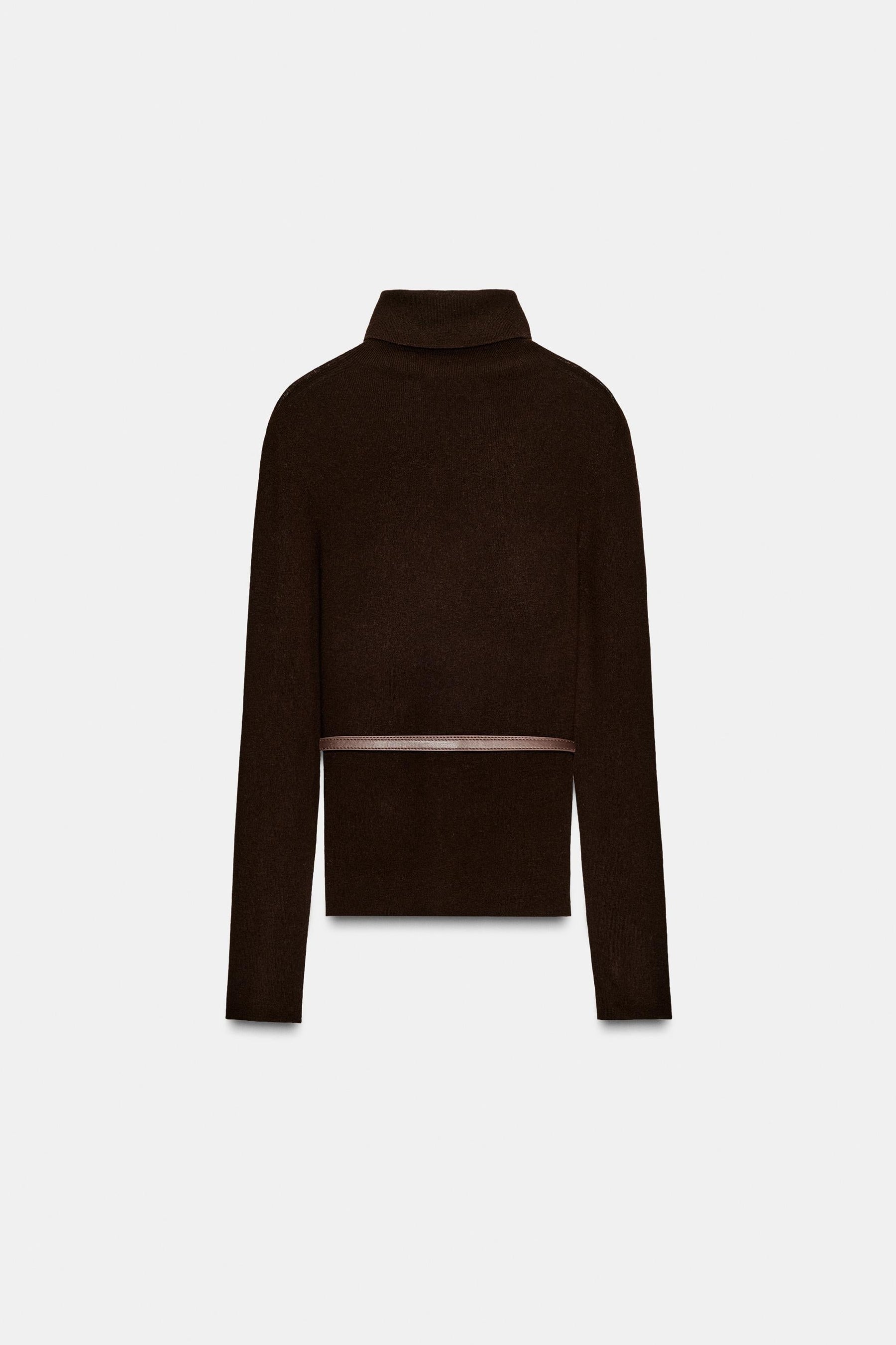 Wollpullover mit hohem Kragen