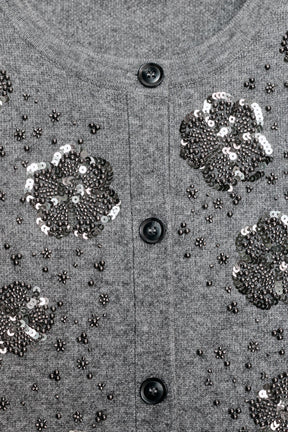 Perlenbesetzte Strickjacke