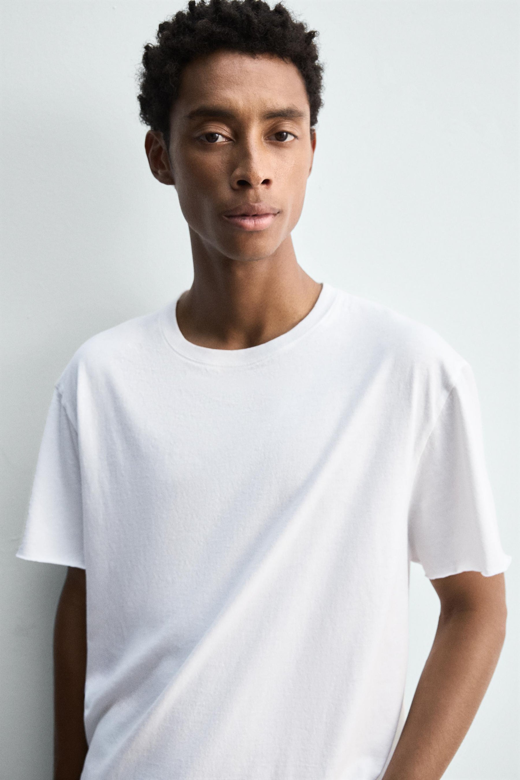 LIGHTWEIGHT IRREGULAR TRIM T-SHIRT - Image 5