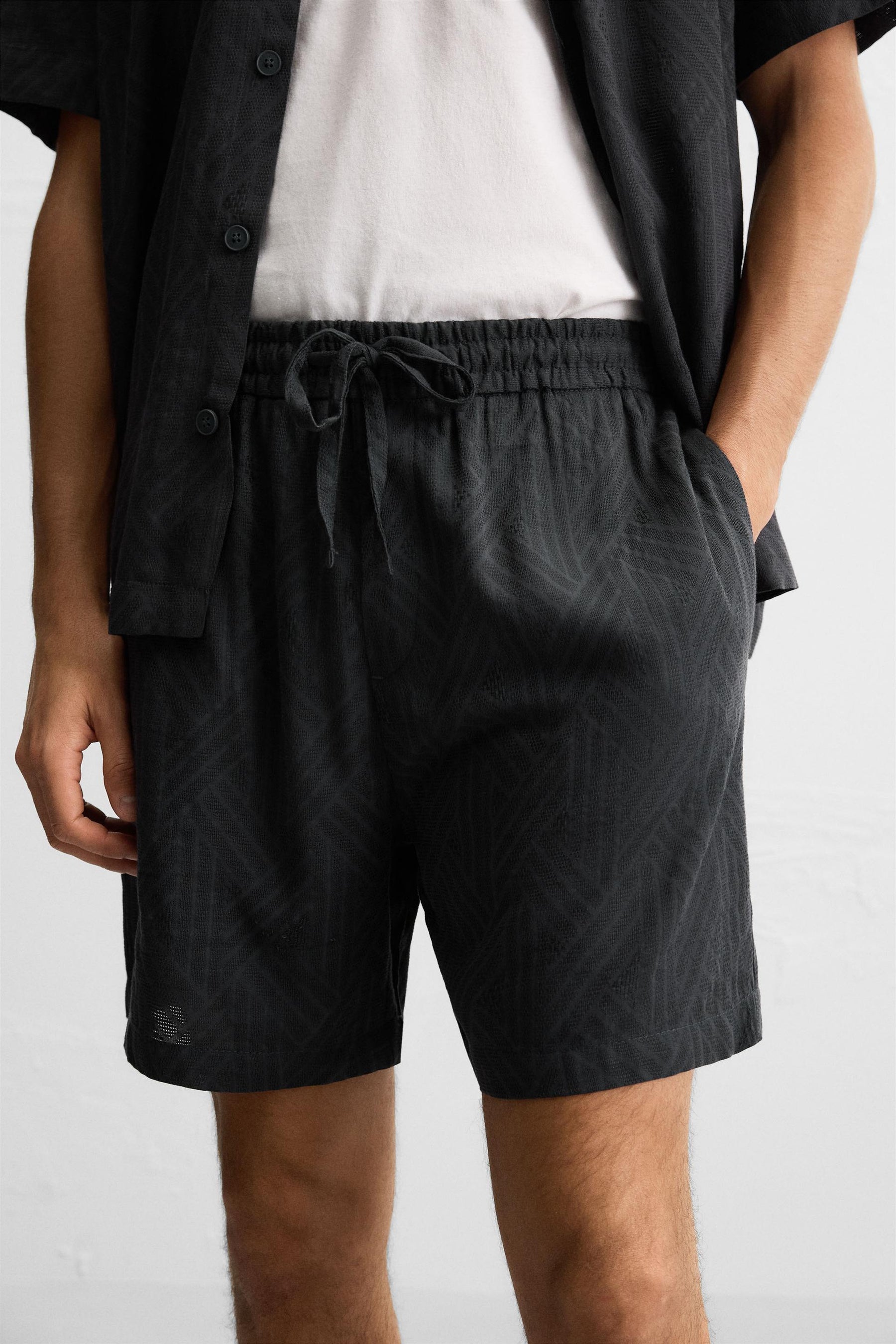 GEOMETRIC JACQUARD BERMUDA SHORTS - Image 5