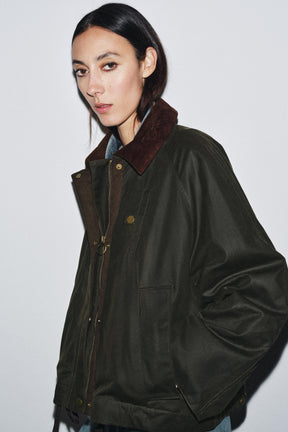 Jacke mit gewachstem Kontrastkragen
