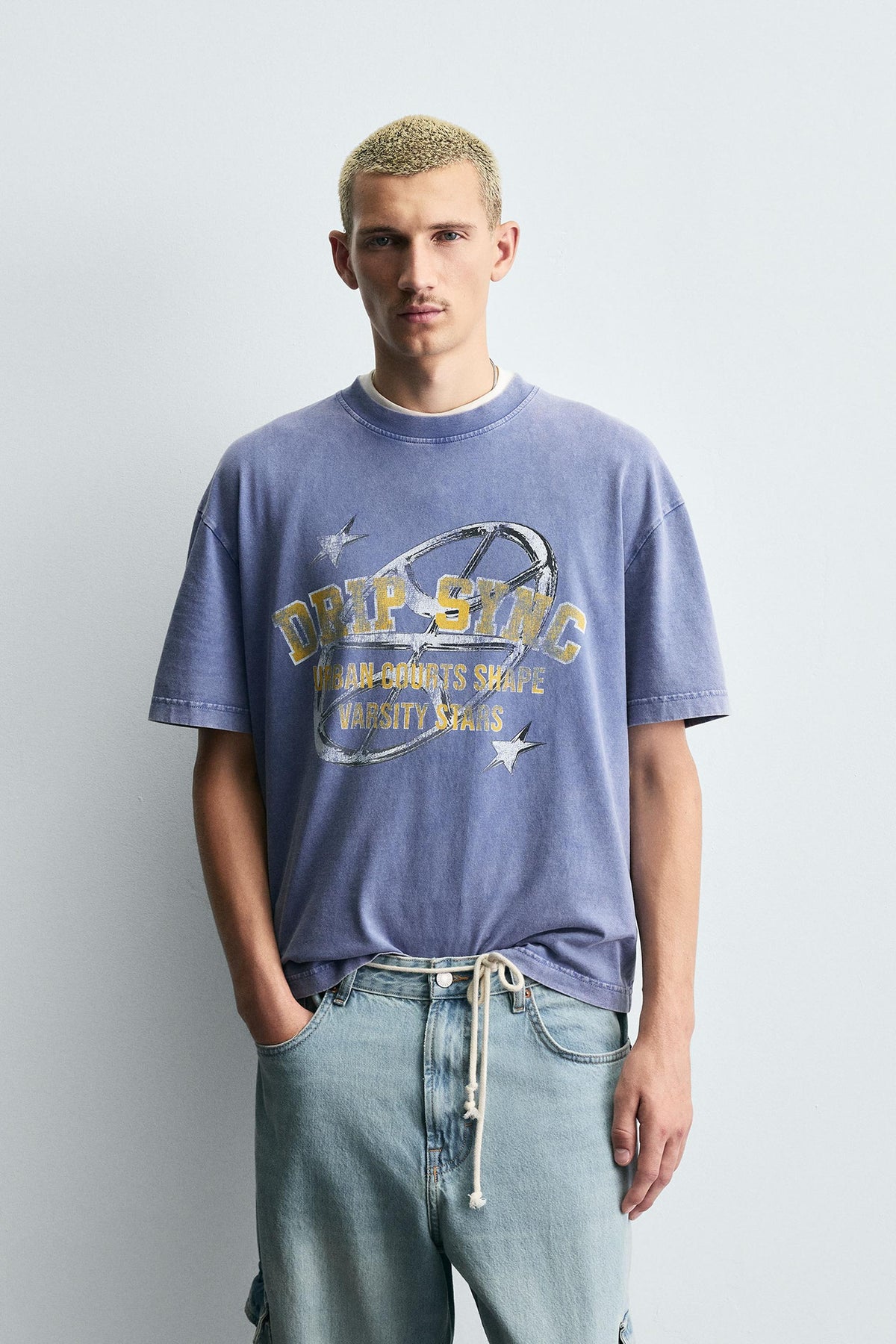 VARSITY GRAPHIC PRINT T-SHIRT - Image 2