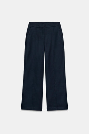 Straight-leg trousers with detail.
