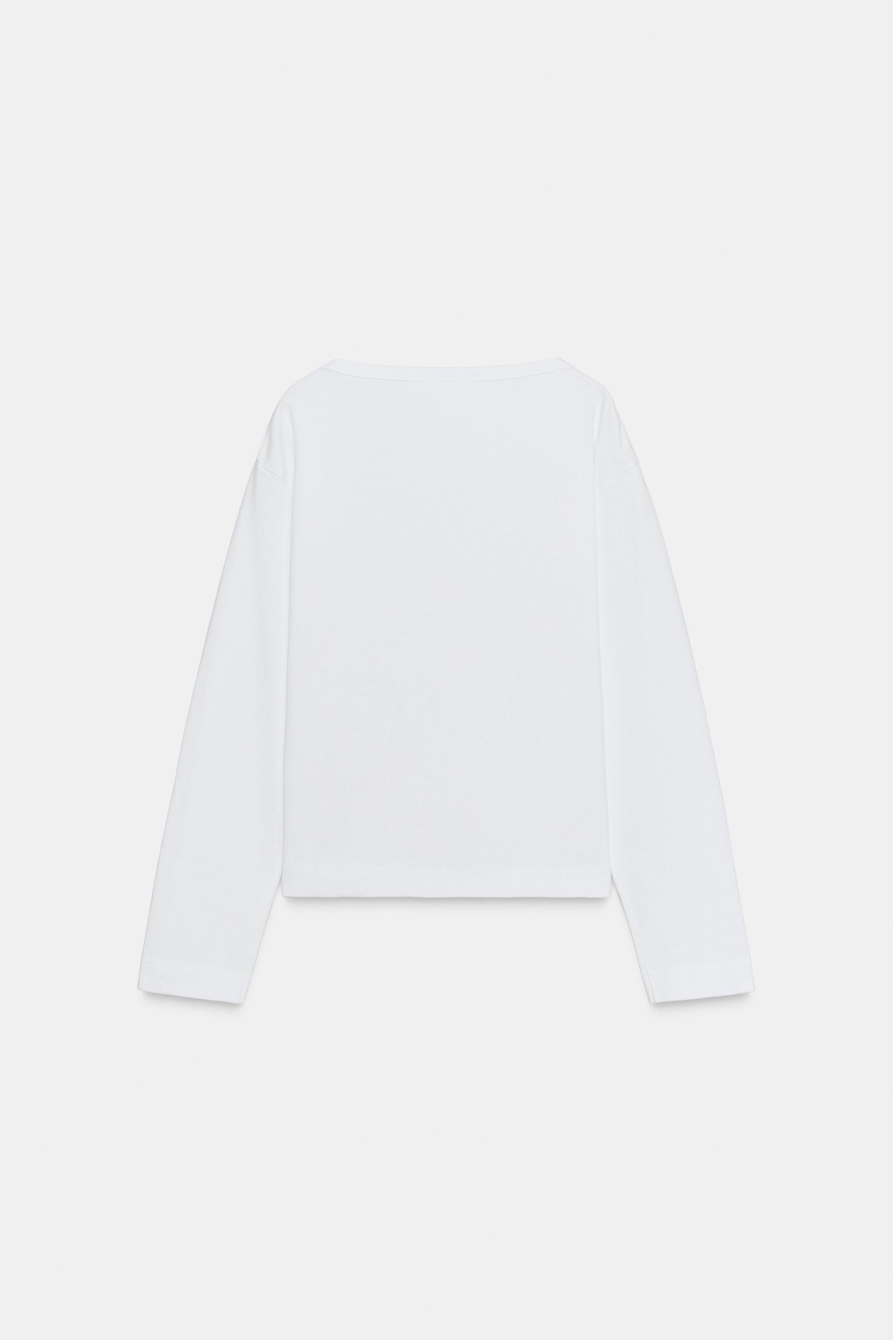 T-Shirt mit Bootsausschnitt und Label