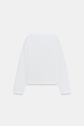 T-Shirt mit Bootsausschnitt und Label