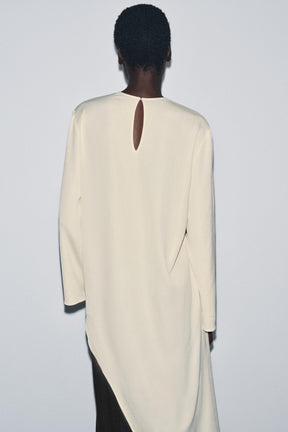 Asymmetrische, fließende Bluse