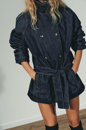 Jeans-Midijacke mit Gürtel
