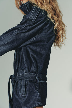 Jeans-Midijacke mit Gürtel