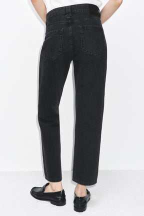 Zigarettenjeans mit mittelhohem Bund