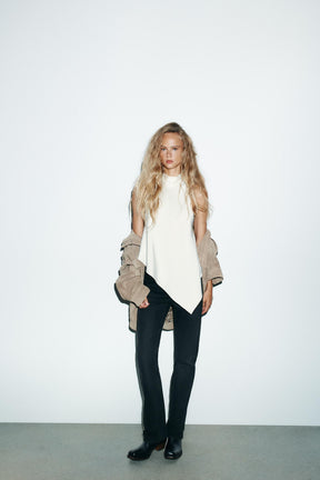 LOW-RISE STRAIGHT JEANS