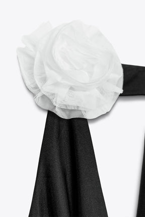 Neckholder-Body mit Blumenapplikationen