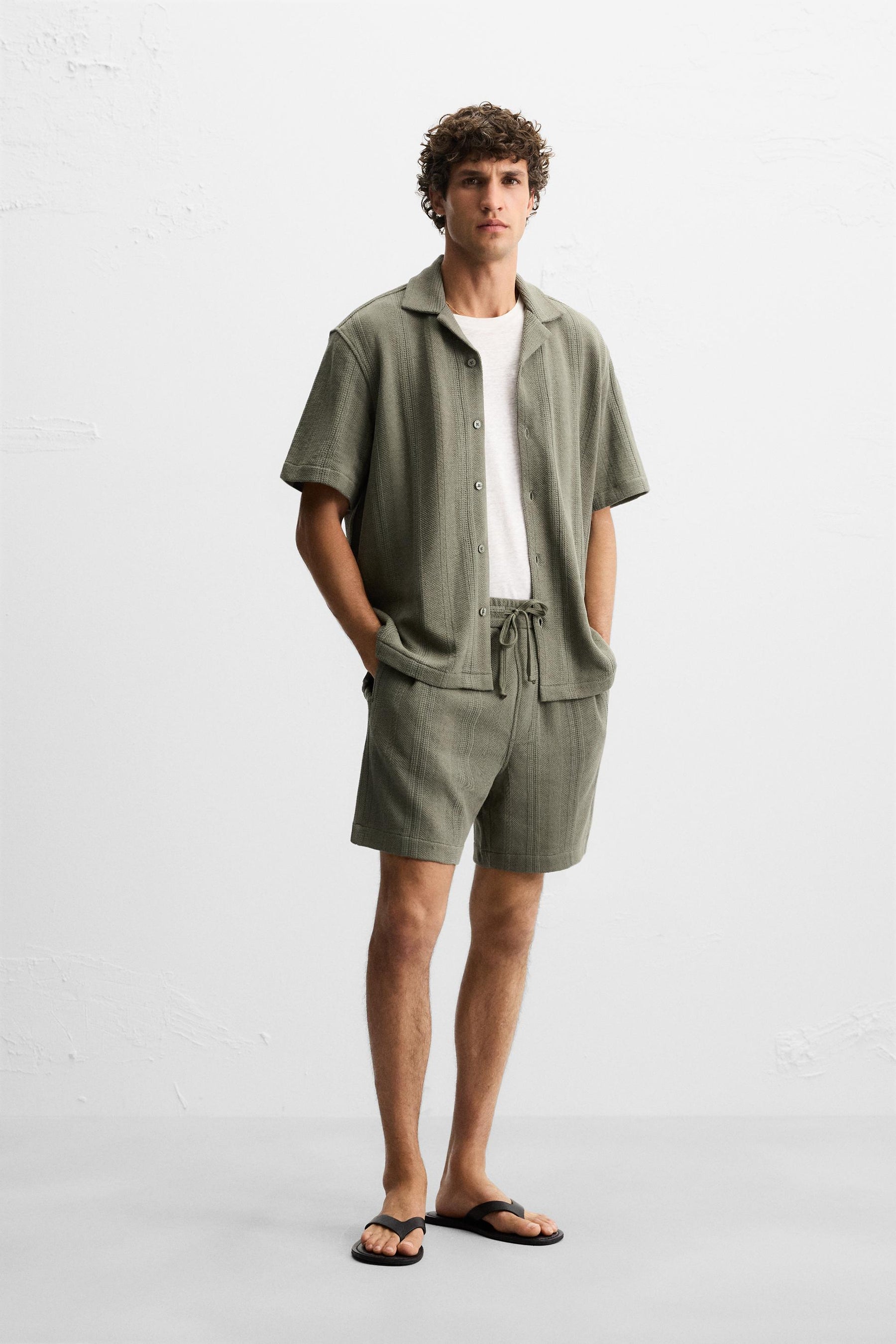 JACQUARD TEXTURED BERMUDA SHORTS - Image 1