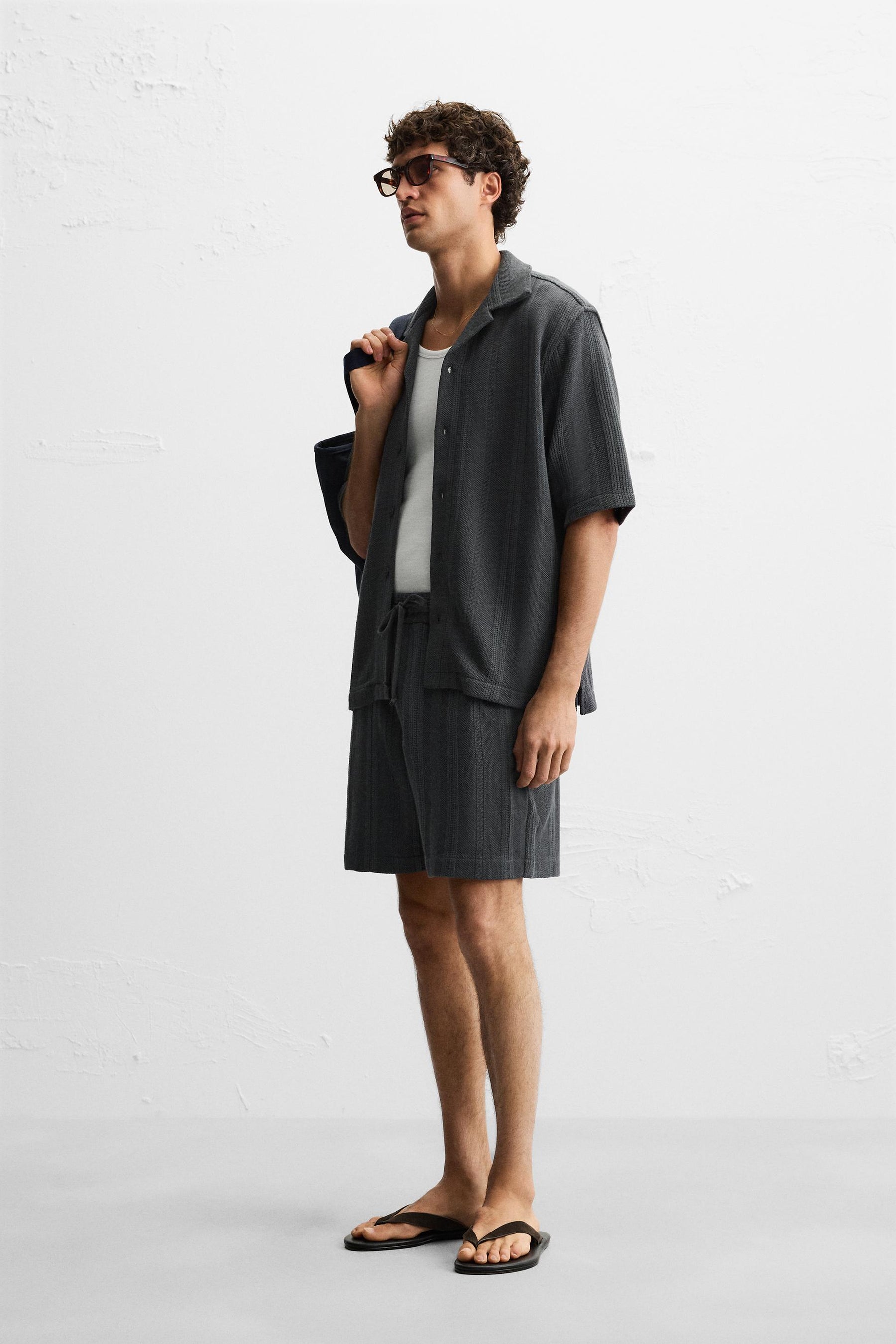 JACQUARD TEXTURED BERMUDA SHORTS - Image 4